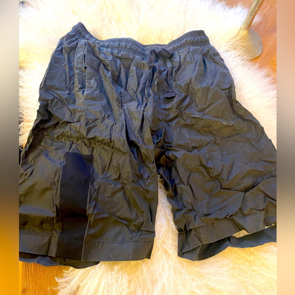 Good Condition 7/10 Shiny look generic men’s trunks in size Medium!!